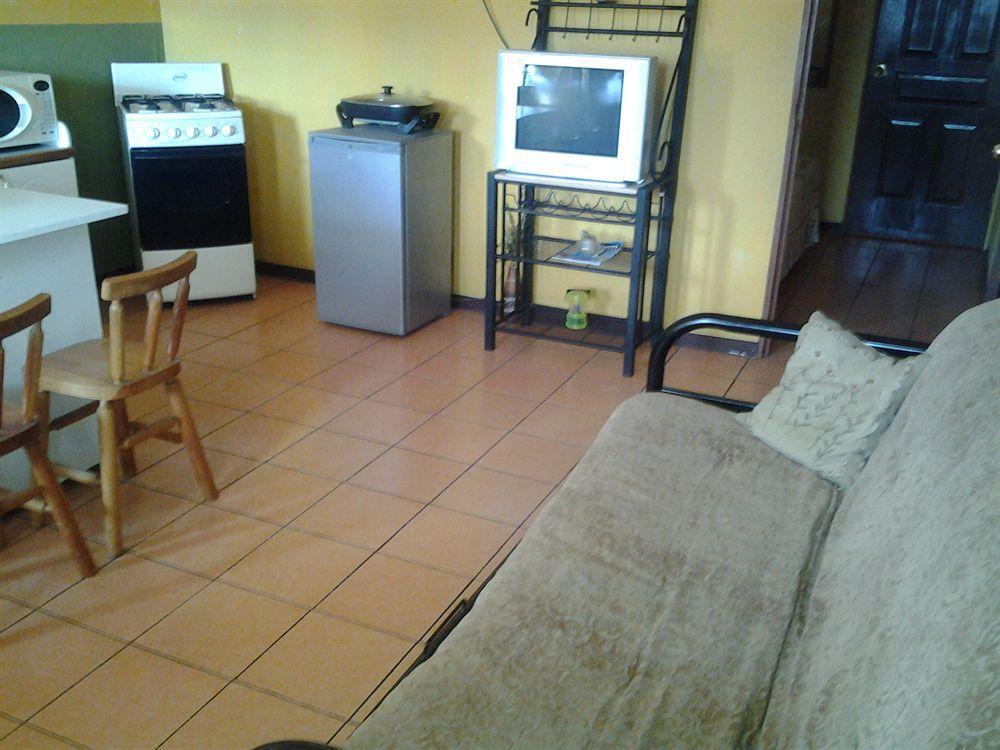 Cabinas Madeleine Puntarenas Exterior foto