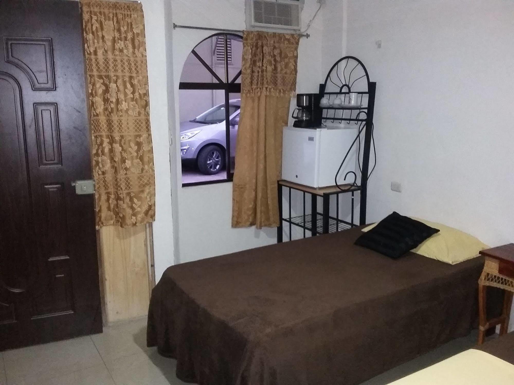 Cabinas Madeleine Puntarenas Exterior foto