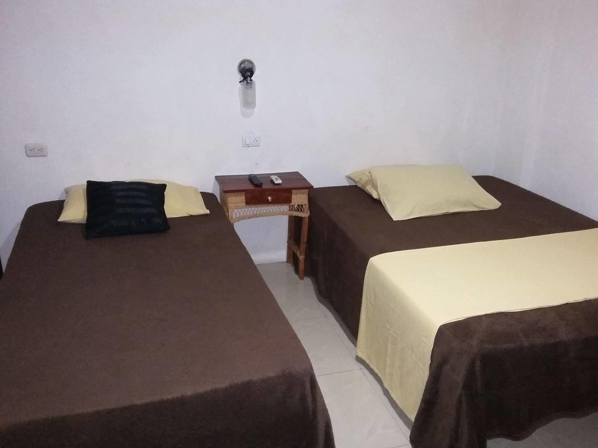 Cabinas Madeleine Puntarenas Exterior foto